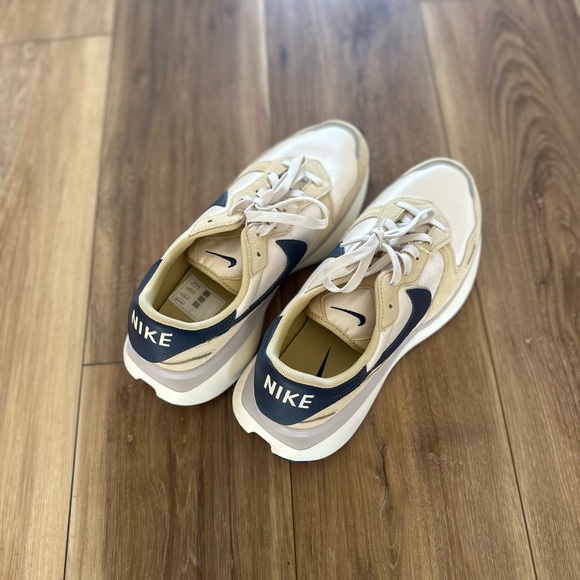 Nike womens phoenix waffle Sneakers size 10.5 - Picture 7 of 7